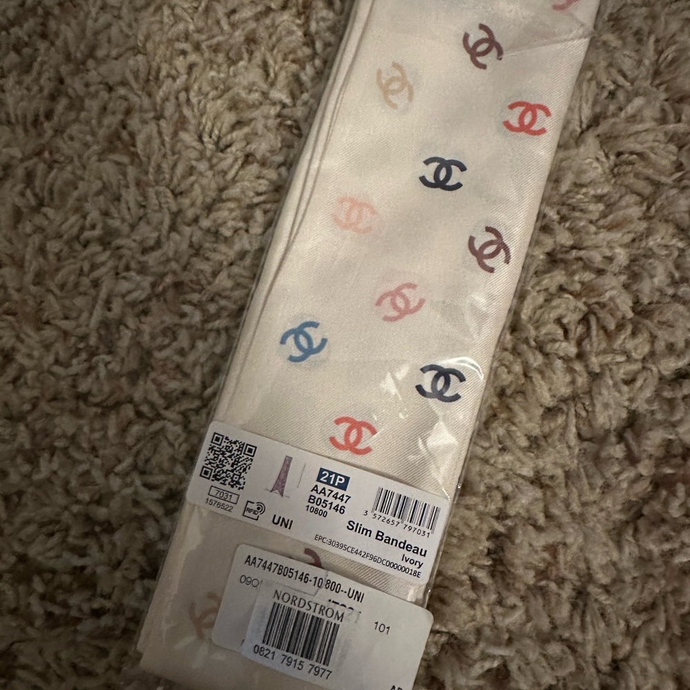 Chanel bandeau - Picture 2 of 2